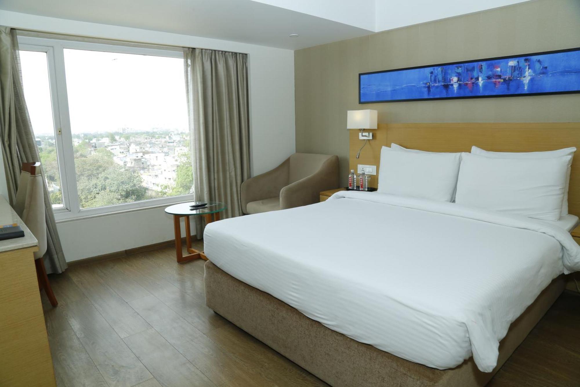 Sarovar Portico Rivera Ahmedabad Luaran gambar