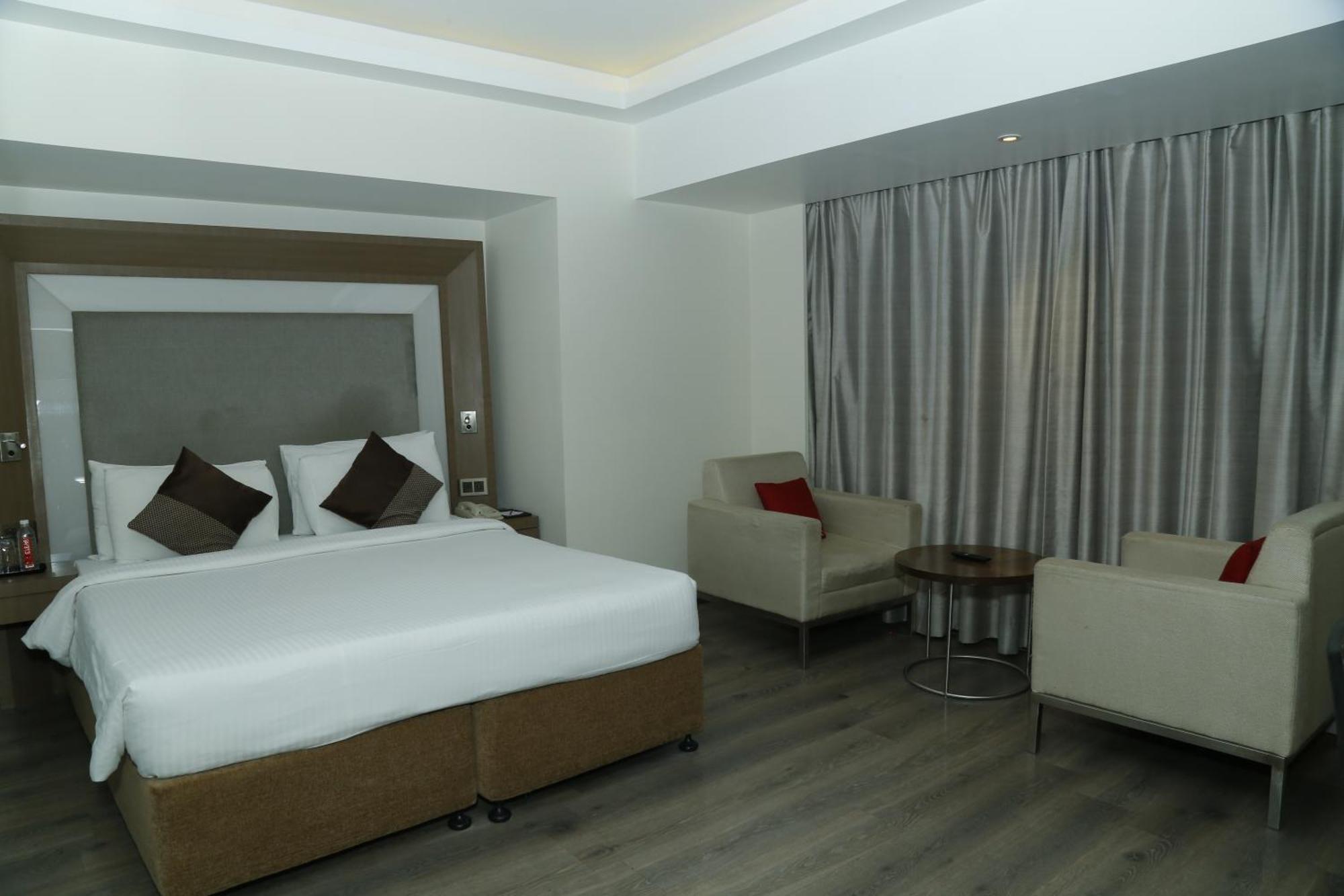Sarovar Portico Rivera Ahmedabad Luaran gambar
