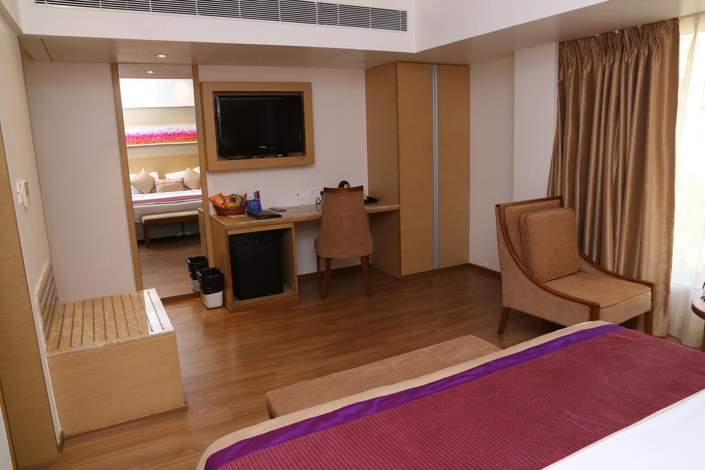 Sarovar Portico Rivera Ahmedabad Luaran gambar